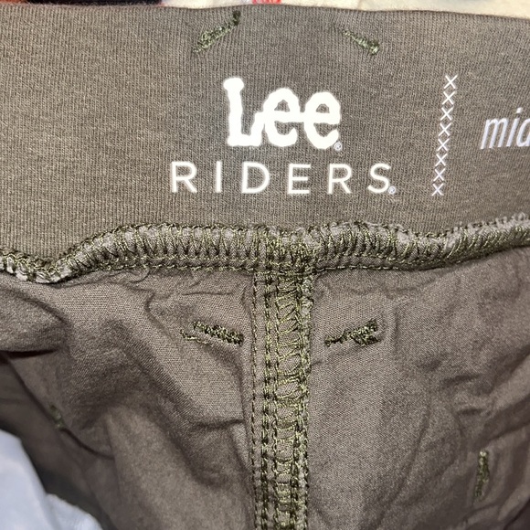Lee Riders army green shorts with partial elastic waistband size 18, w/ pockets - Picture 6 of 8